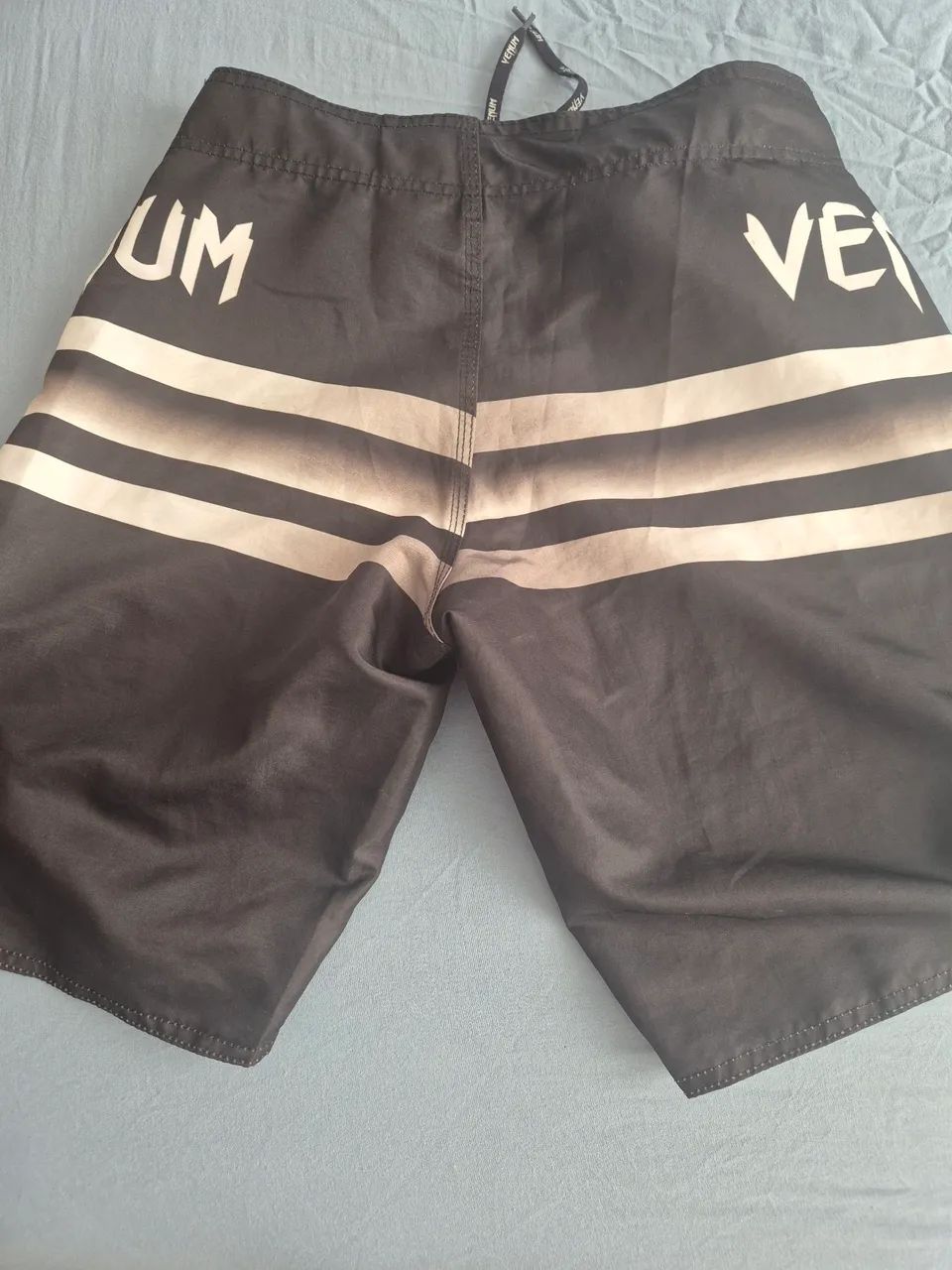 Bermuda Venum para lutas com velcro e sem bolsos - Foto 3