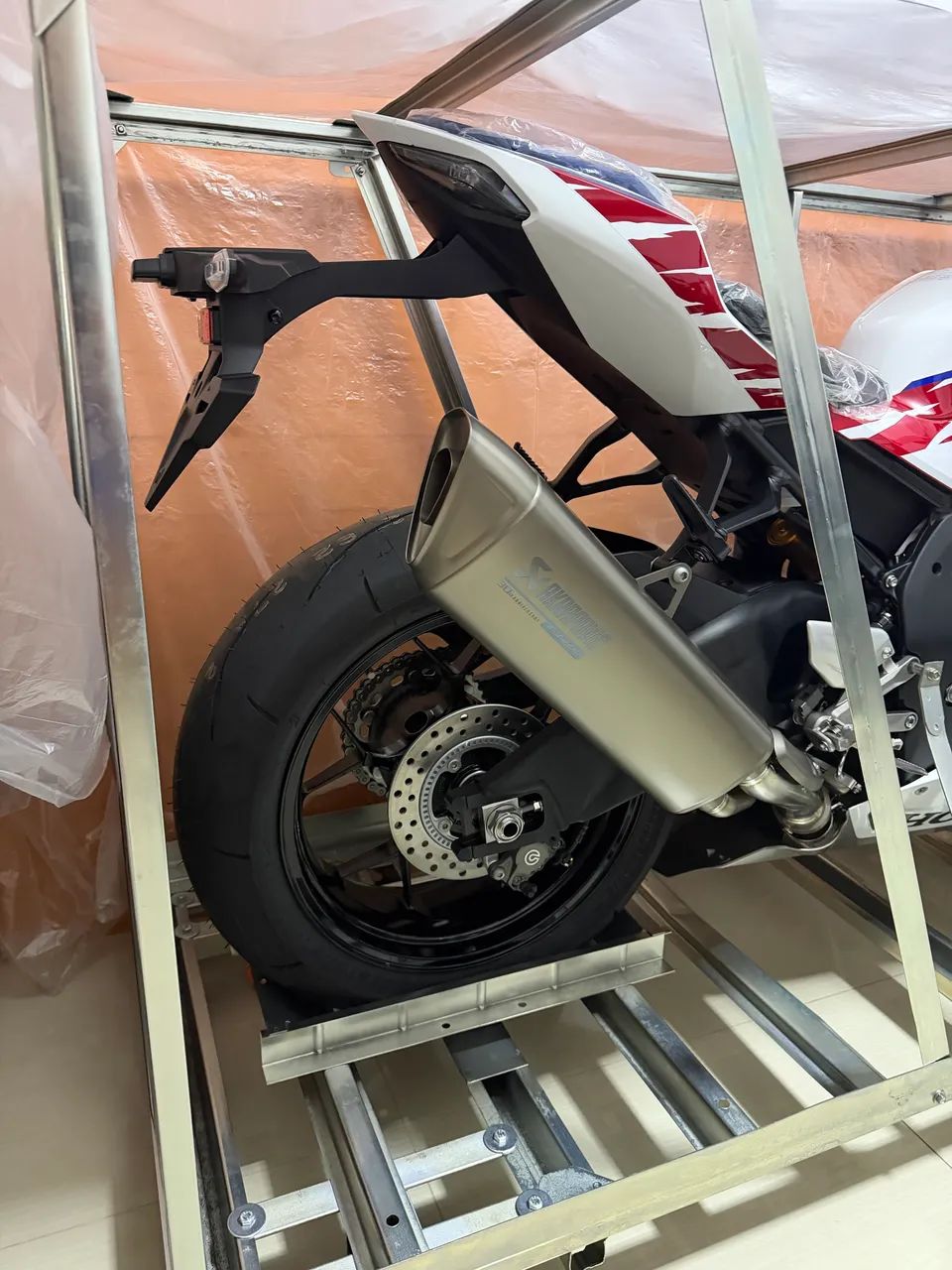 Cbr 1000rrr fireblede série 30 anos zero na caixa  - Foto 3