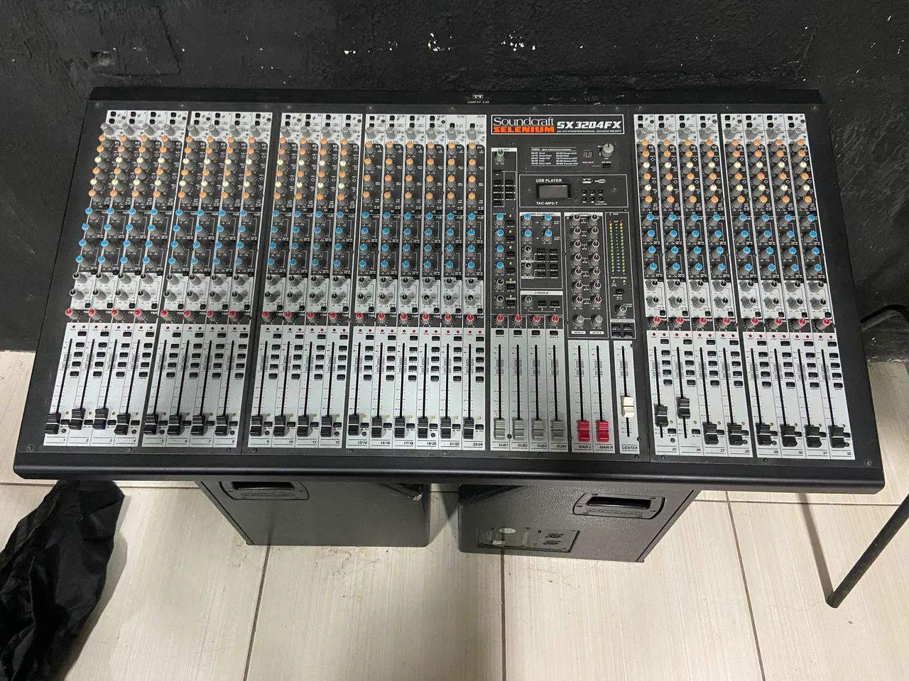 Mesa de Som Profissional Soundcraft Selenium SX3204FX - 32 Canais com Efeitos e USB - Foto 2