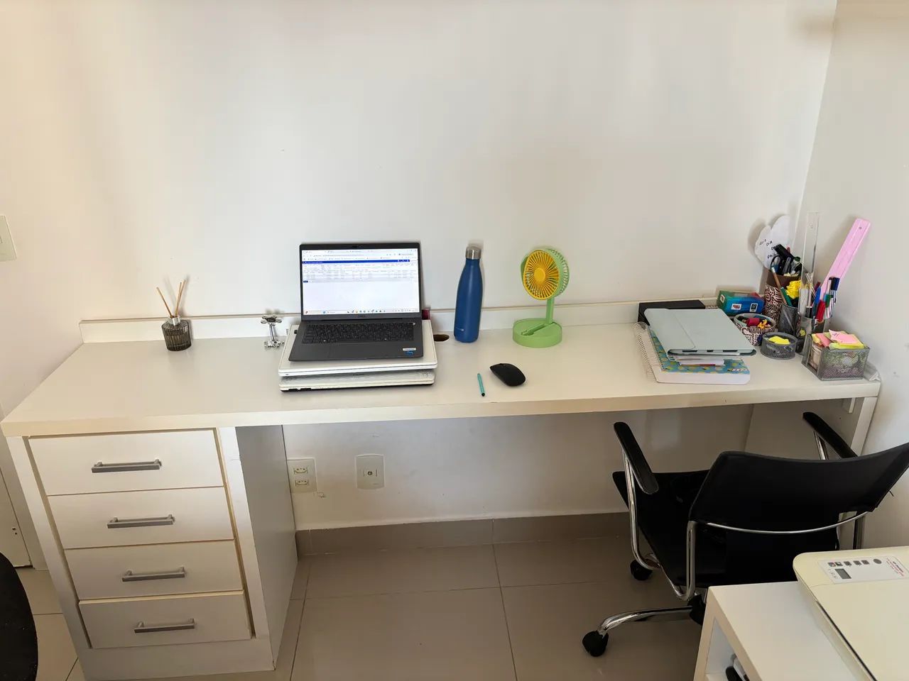 Mesa planejada de escritório 