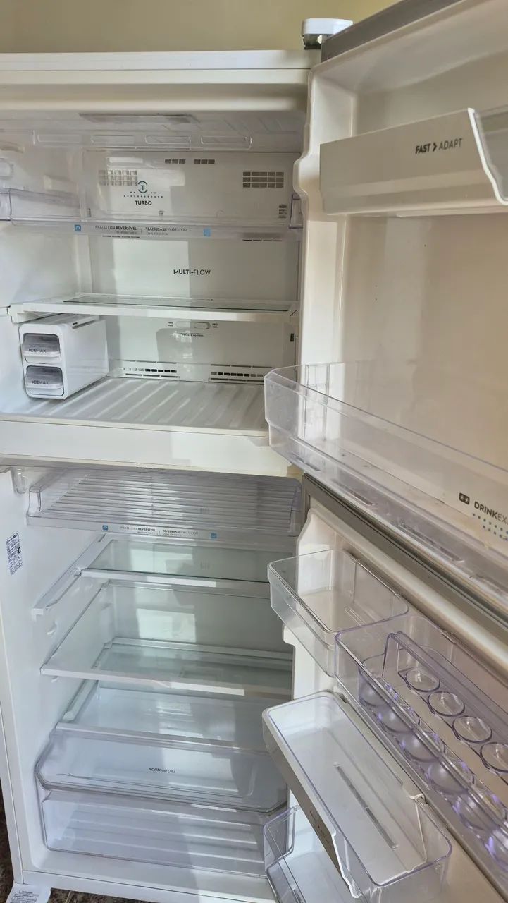 Geladeira Eletrolux com defeito, conservada - Foto 2