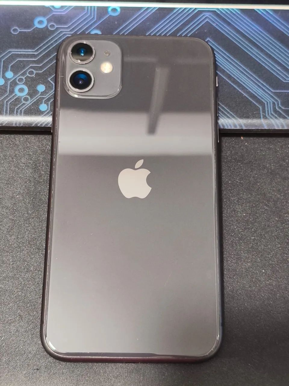 Vende-se IPhone 11 64g 