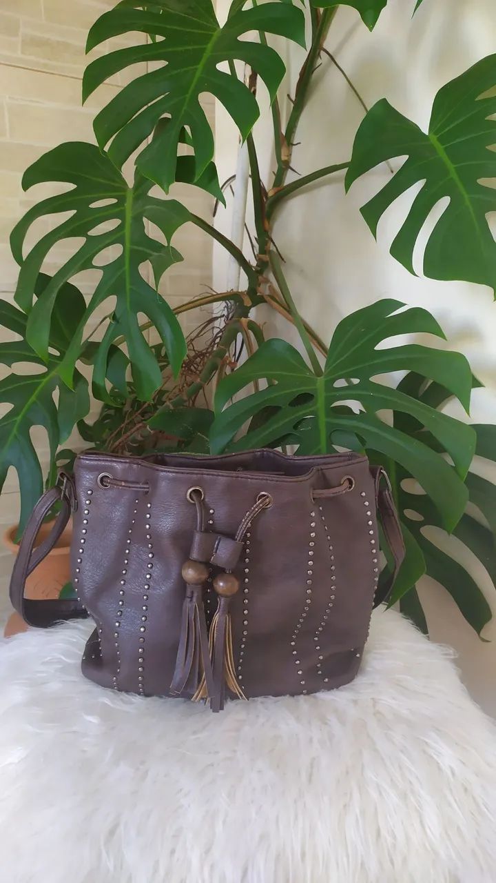 Bolsa estilo saco tiracolo marrom  - Foto 5