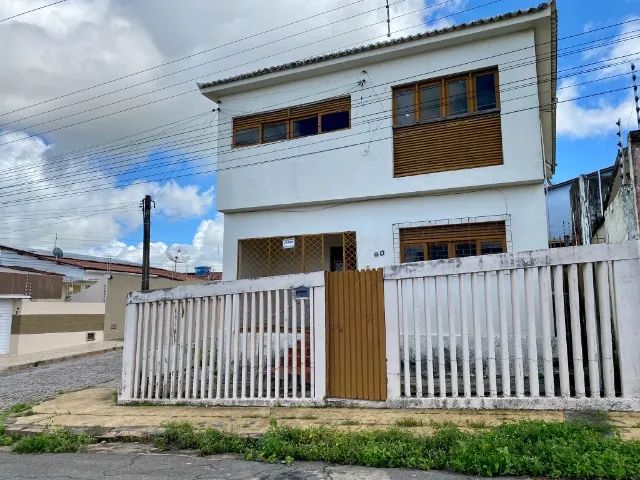 Casa com 4 quartos, garagem e 3 banheiros em Palmeira dos Índios