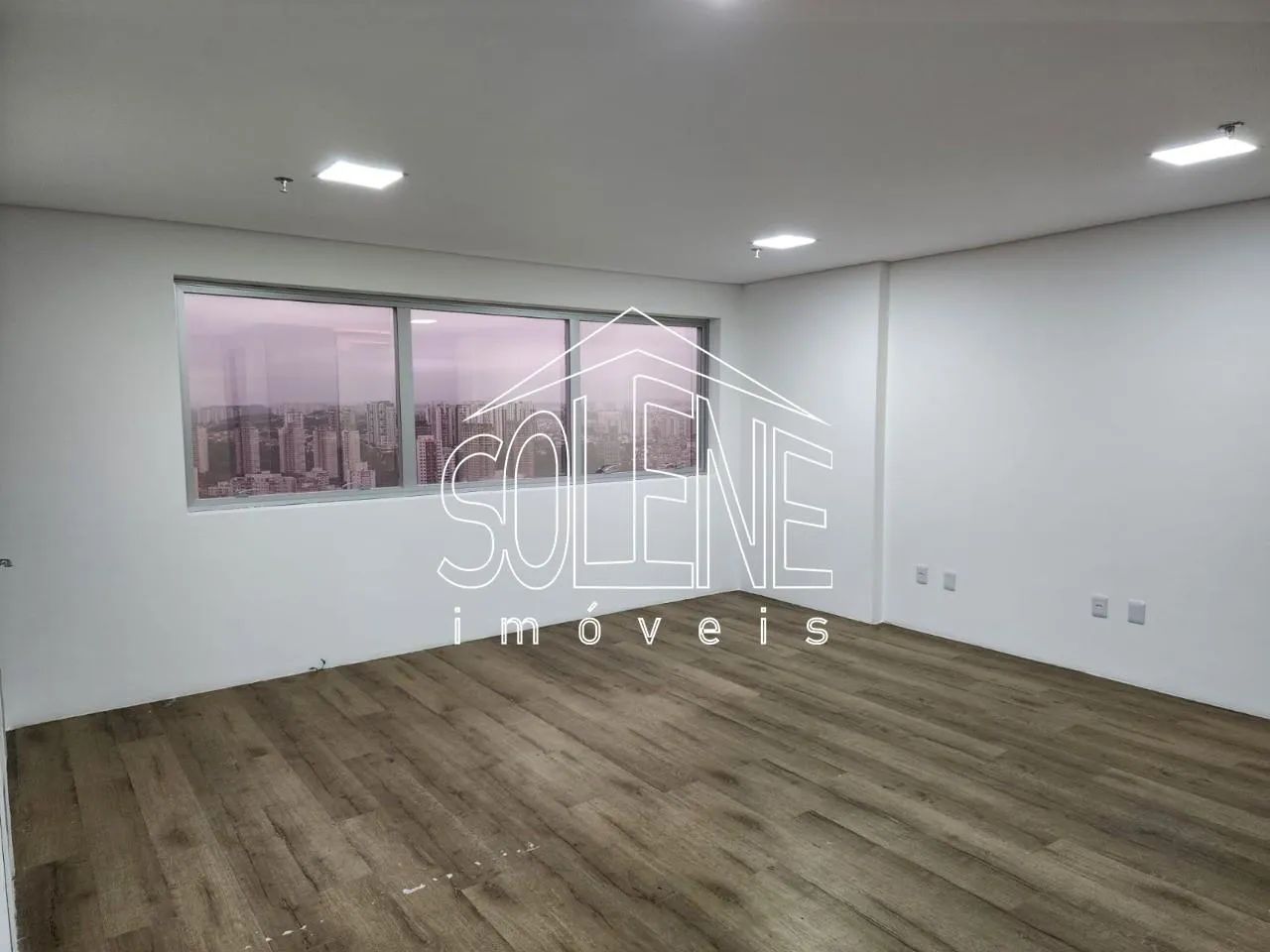 SALA COMERCIAL A VENDA NO PARQUE CONTINENTAL MEDINDO 53M² COM BANHEIRO, VARANDA E 1 VAGA D - Foto 4