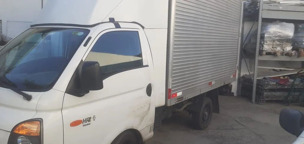 Caminhonete HR , com baú 