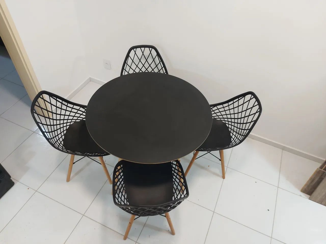 Conjunto de Mesa 90cm + 04 cadeiras - Foto 4
