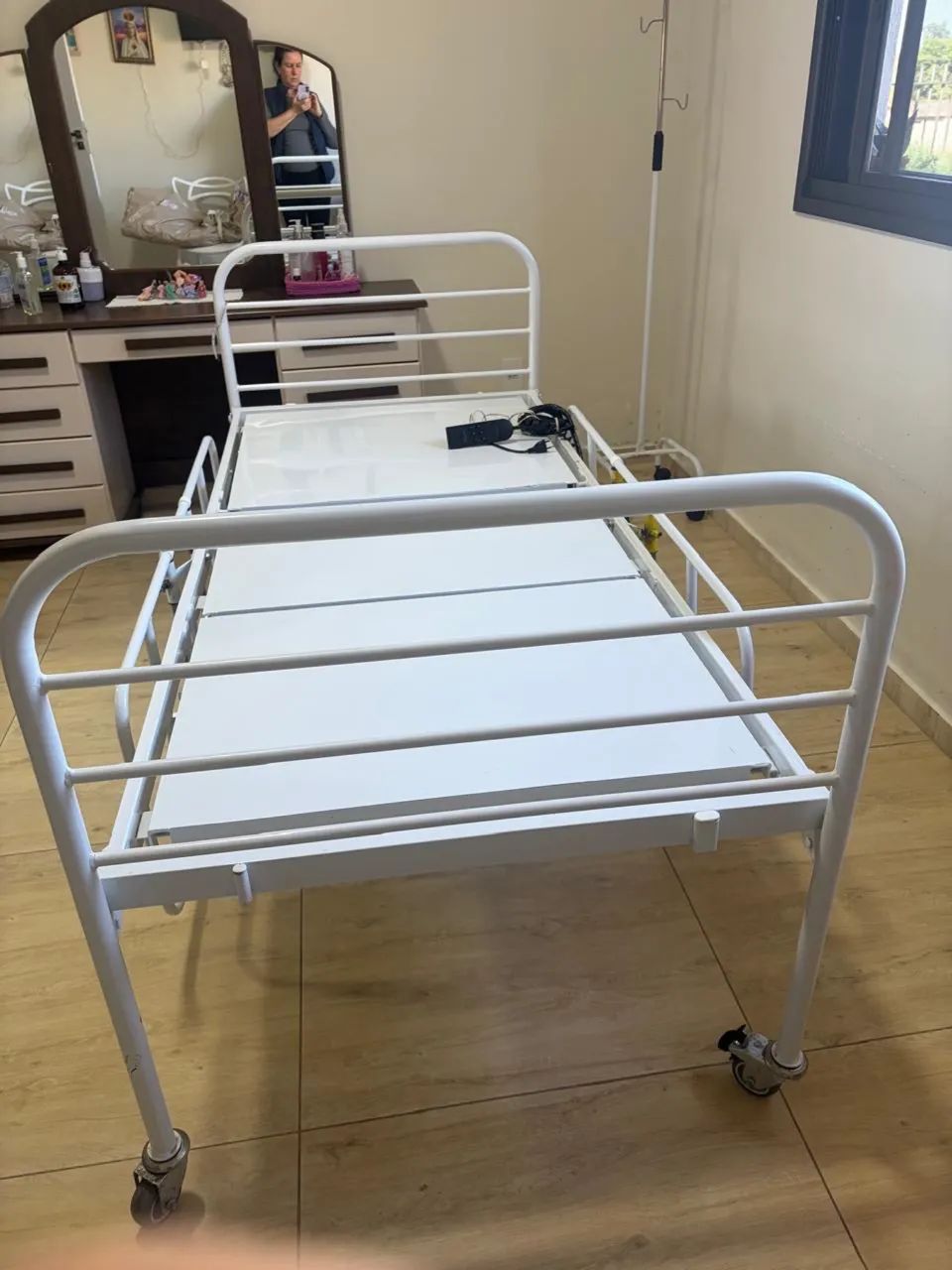 Cama Hospitalar Motorizada com Colchão - Foto 2