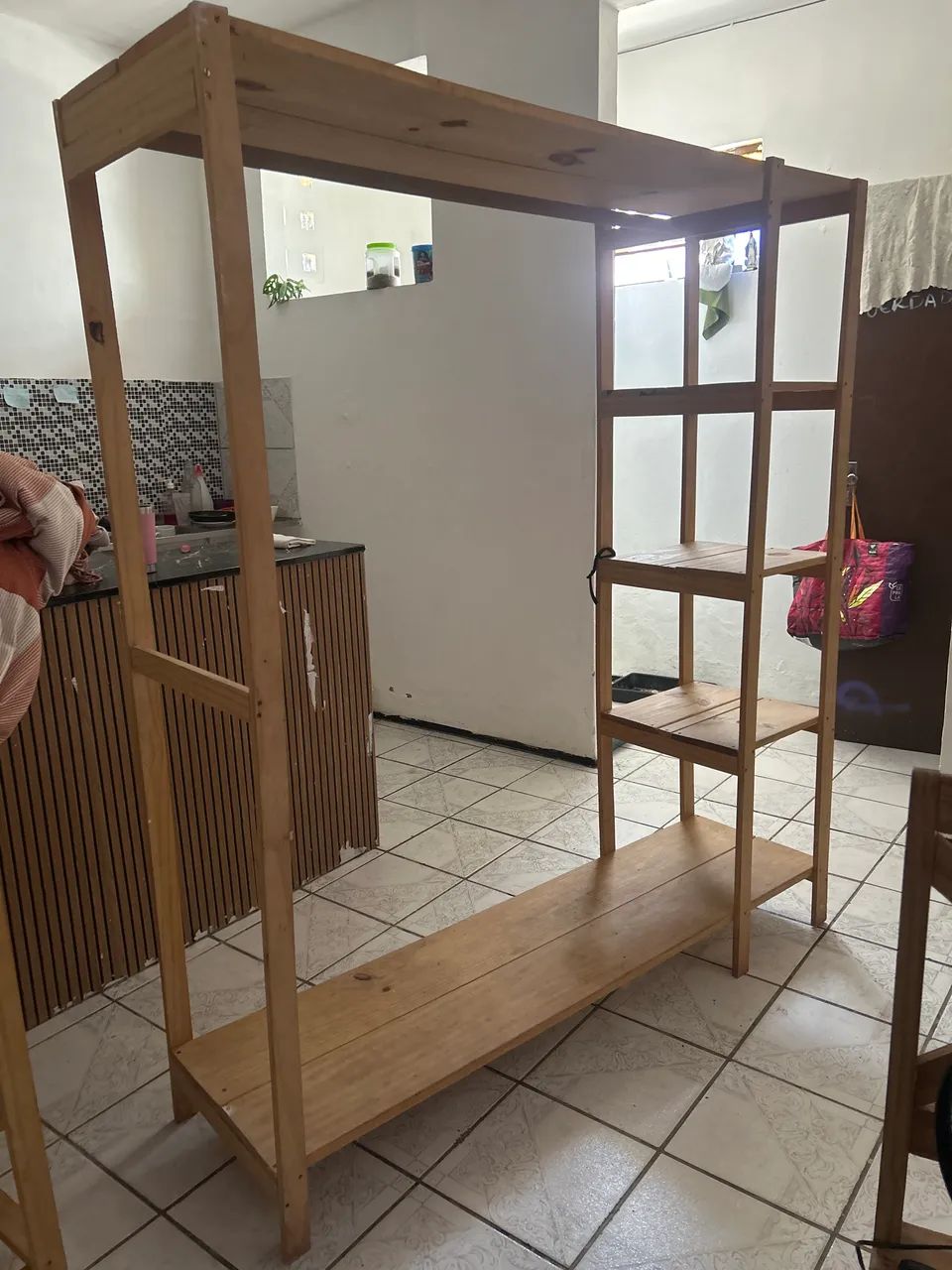 Roupeiro de pinus 2,05x1,70