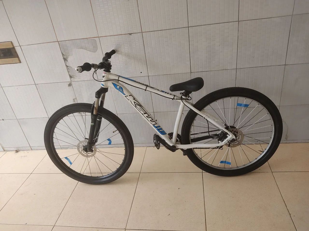 BICICLETA ARO 29 COM FREIO HIDRÁULICO TODA ARRUMADA - Foto 2