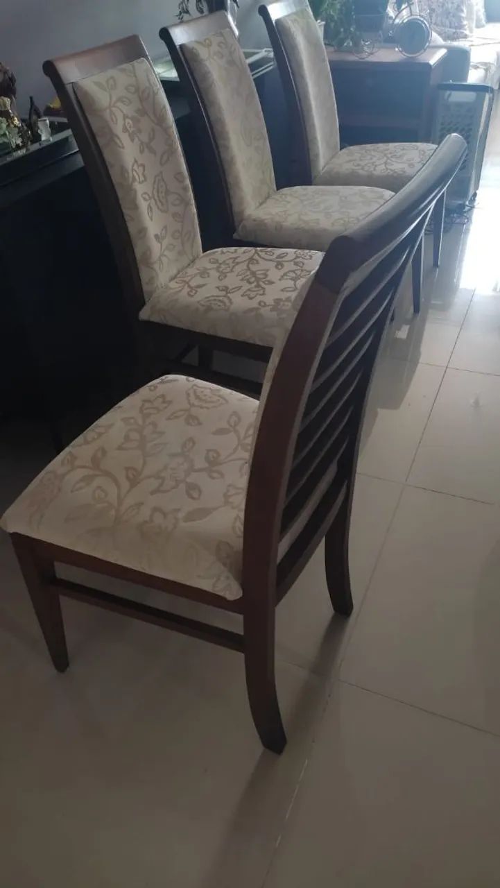 Vendo 4 Cadeiras de Madeira para Sala de Jantar - Foto 4