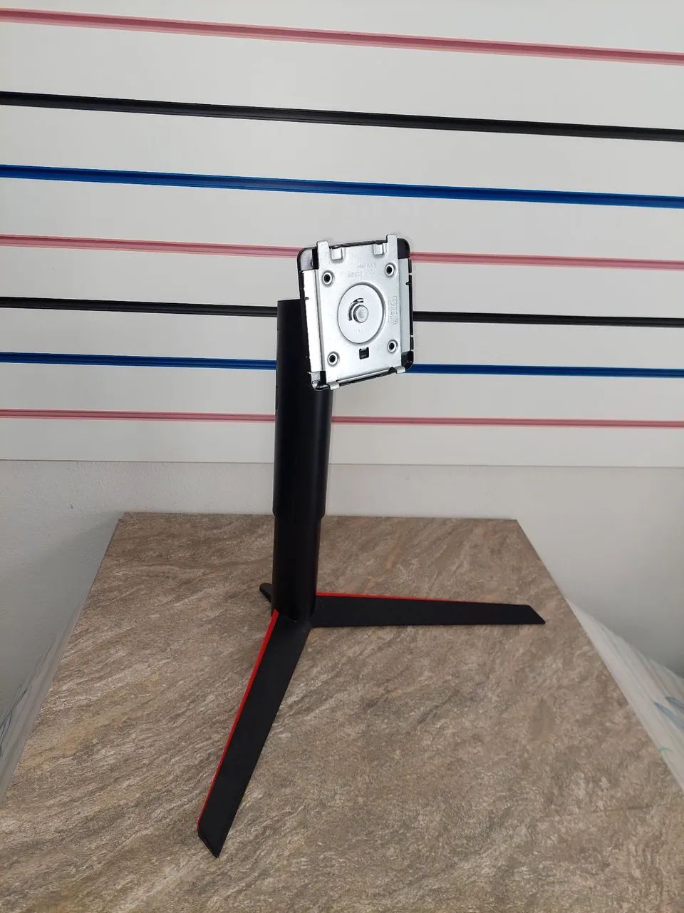 Suporte pedestal articulado para monitor de 10 a 24 polegadas 