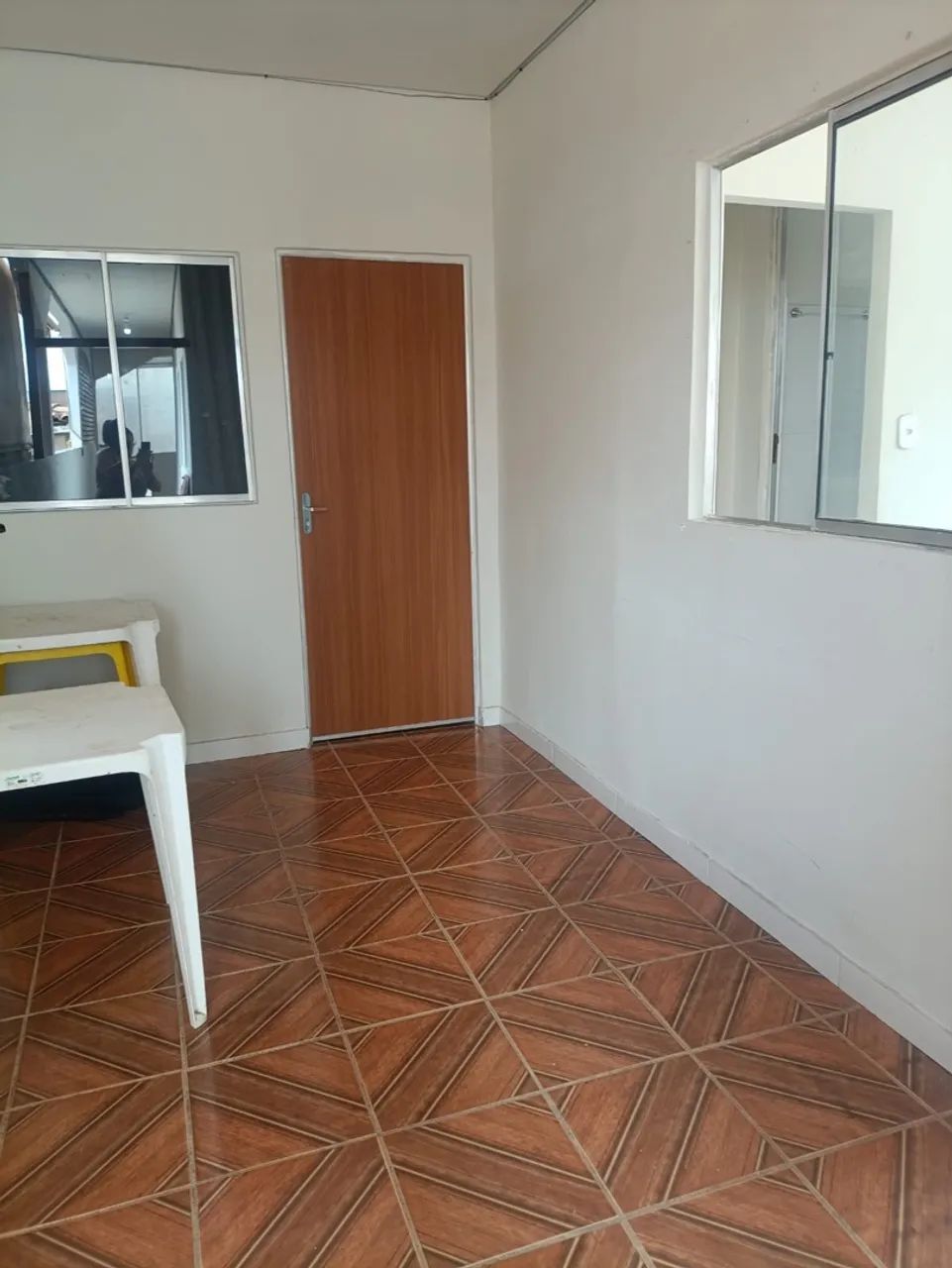 Alugo kitnet bairro Lindeia 
