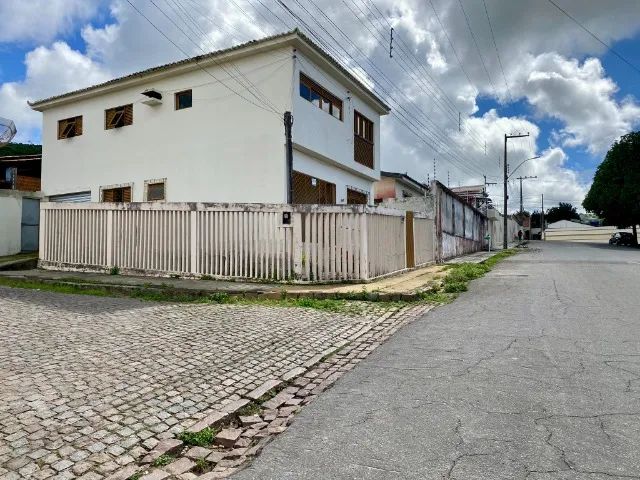 Casa com 4 quartos, garagem e 3 banheiros em Palmeira dos Índios - Foto 2