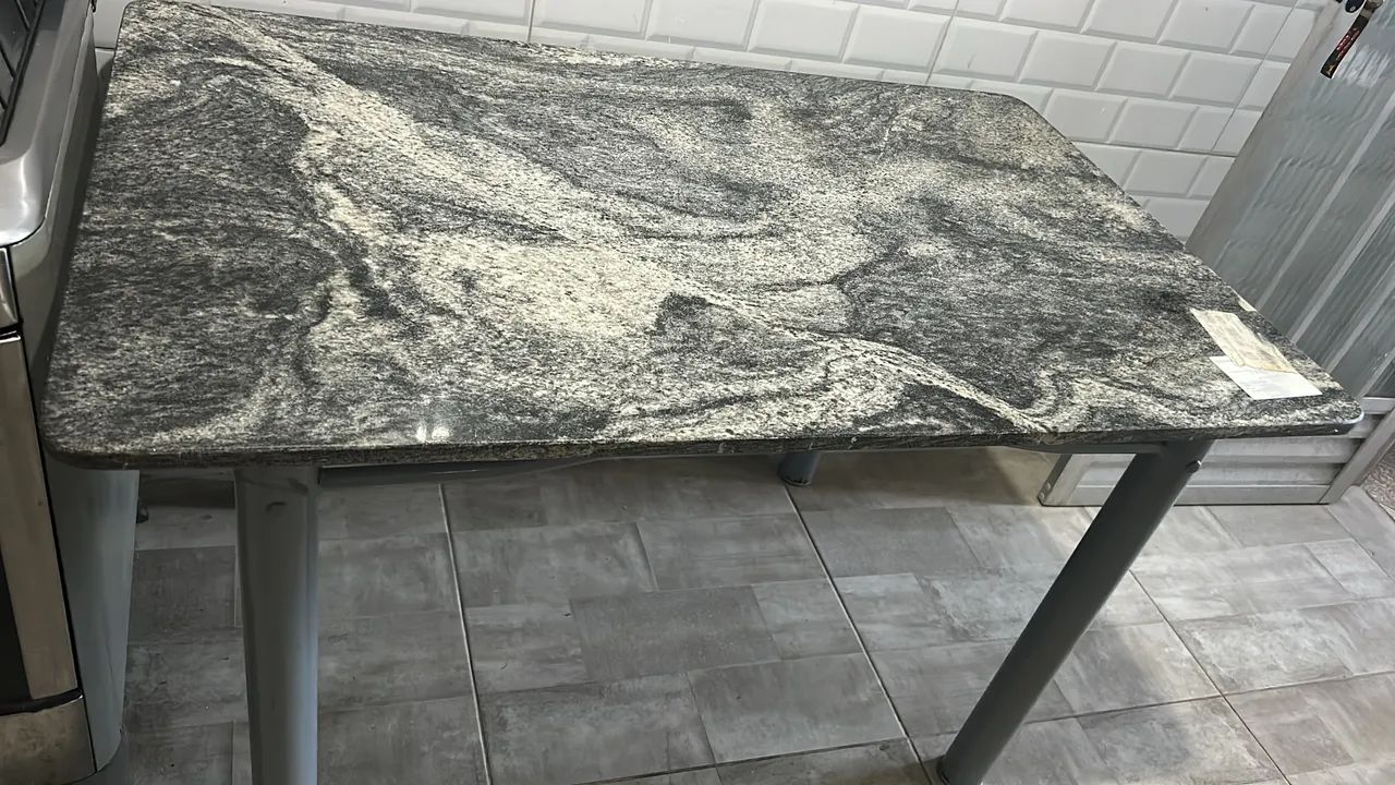 Mesa de granito usada em bom estado 