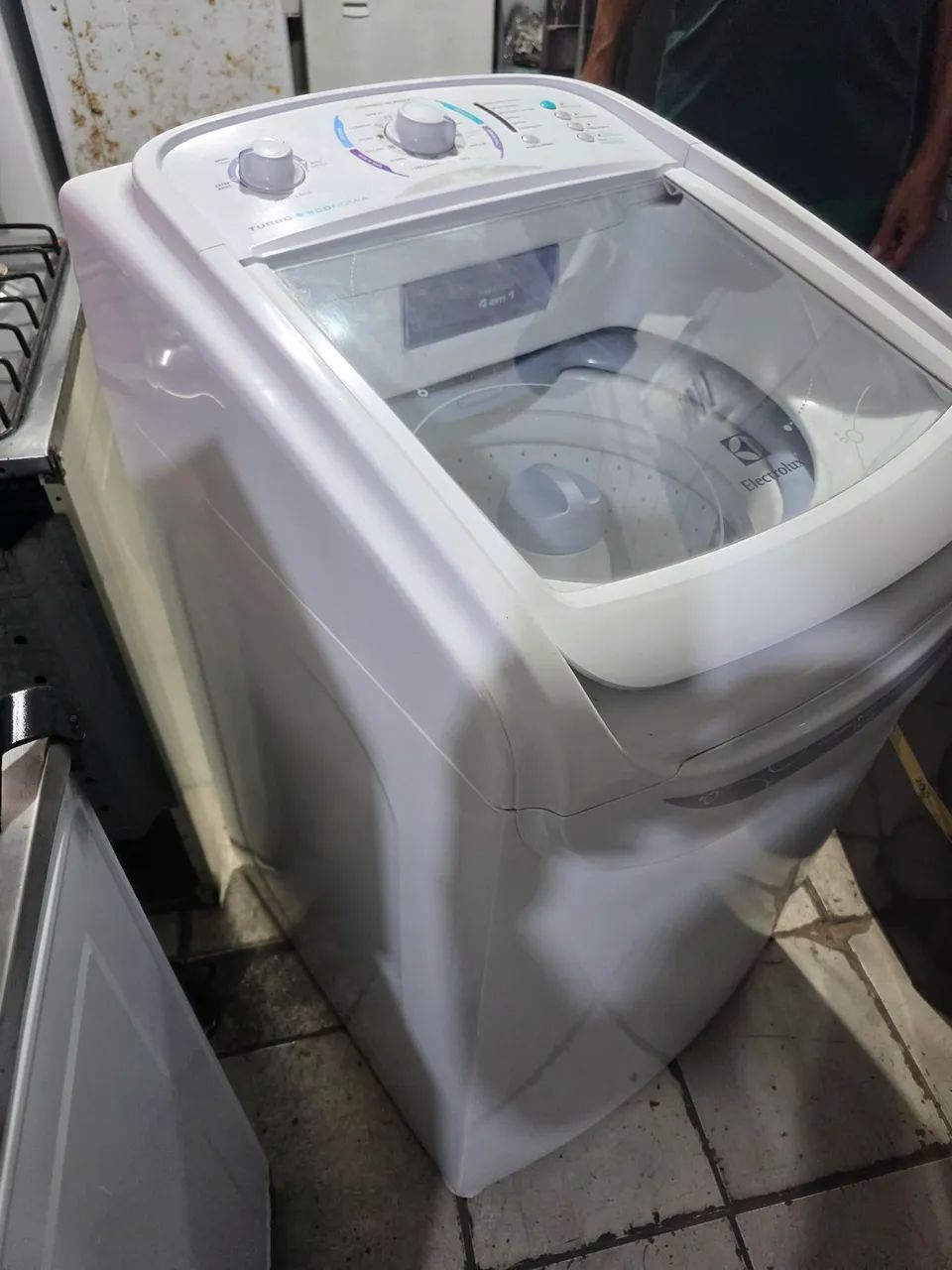 Maquina de lavar Electrolux 10kg funcionando perfeitamente  - Foto 4