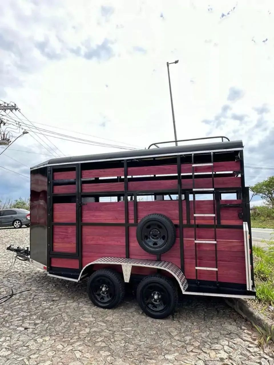 Trailer para vaquejada para até 3 animais!!! Reboque para 3 cavalos - Foto 2