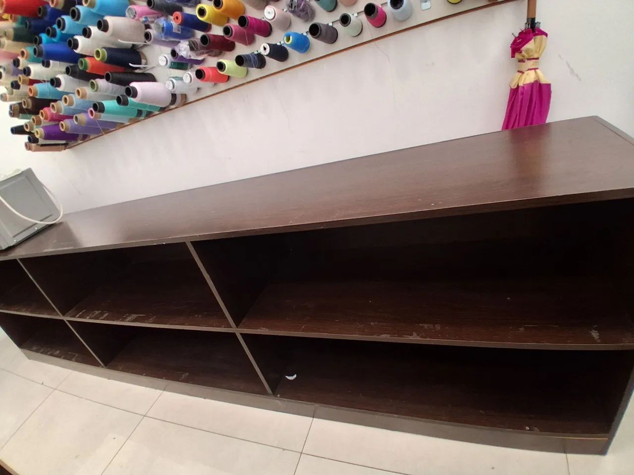 Vendo  balcão de loja  e painel canaleta desapego  - Foto 2