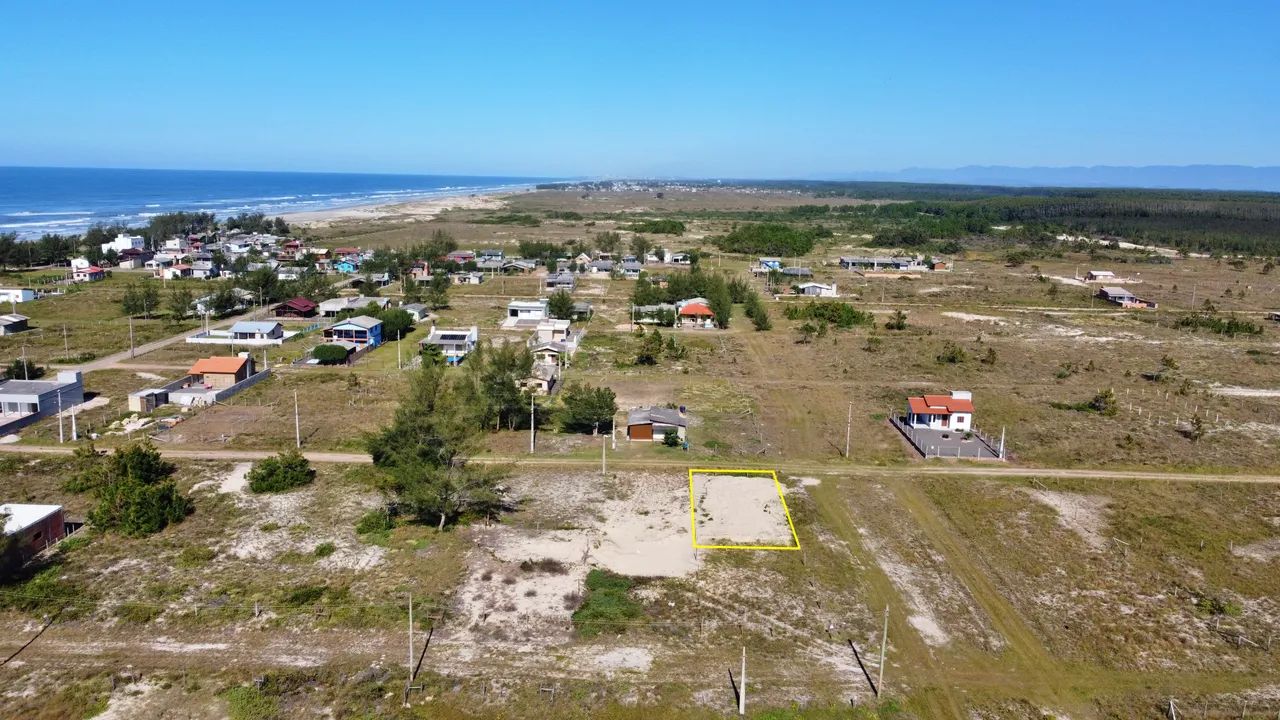 Terreno de esquina à venda no bairro Nova Torres - Foto 3