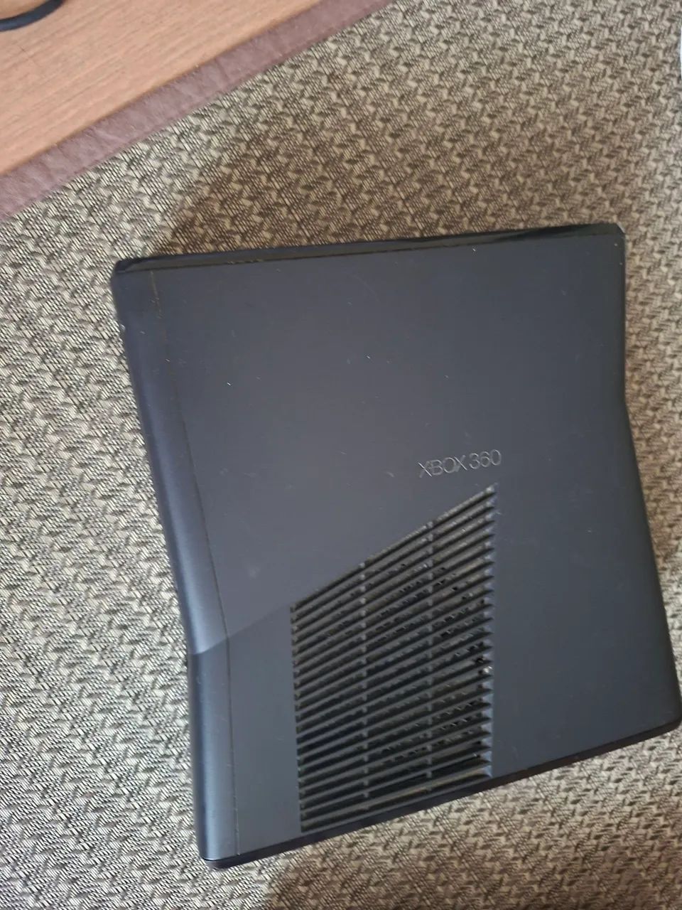 Vendo XBOX 360 slim + 4 controles - Foto 2