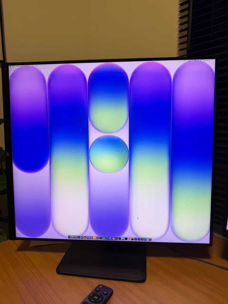 Monitor 28? Elements 2030 XTI preto com webcam