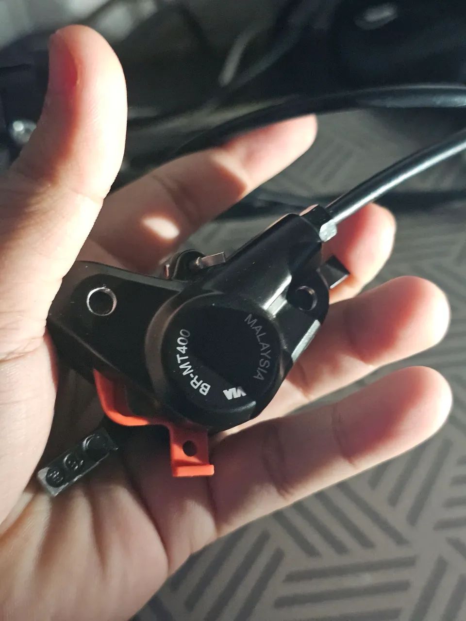 Freio hidráulico shimano mt400 Dianteiro  - Foto 3