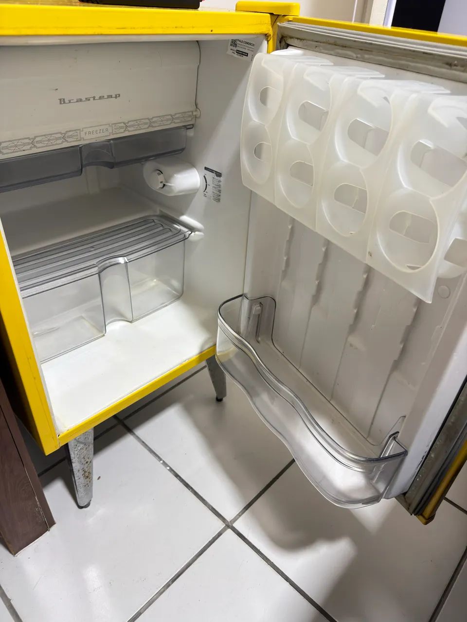 Frigobar retrô amarelo Brastemp  - Foto 2