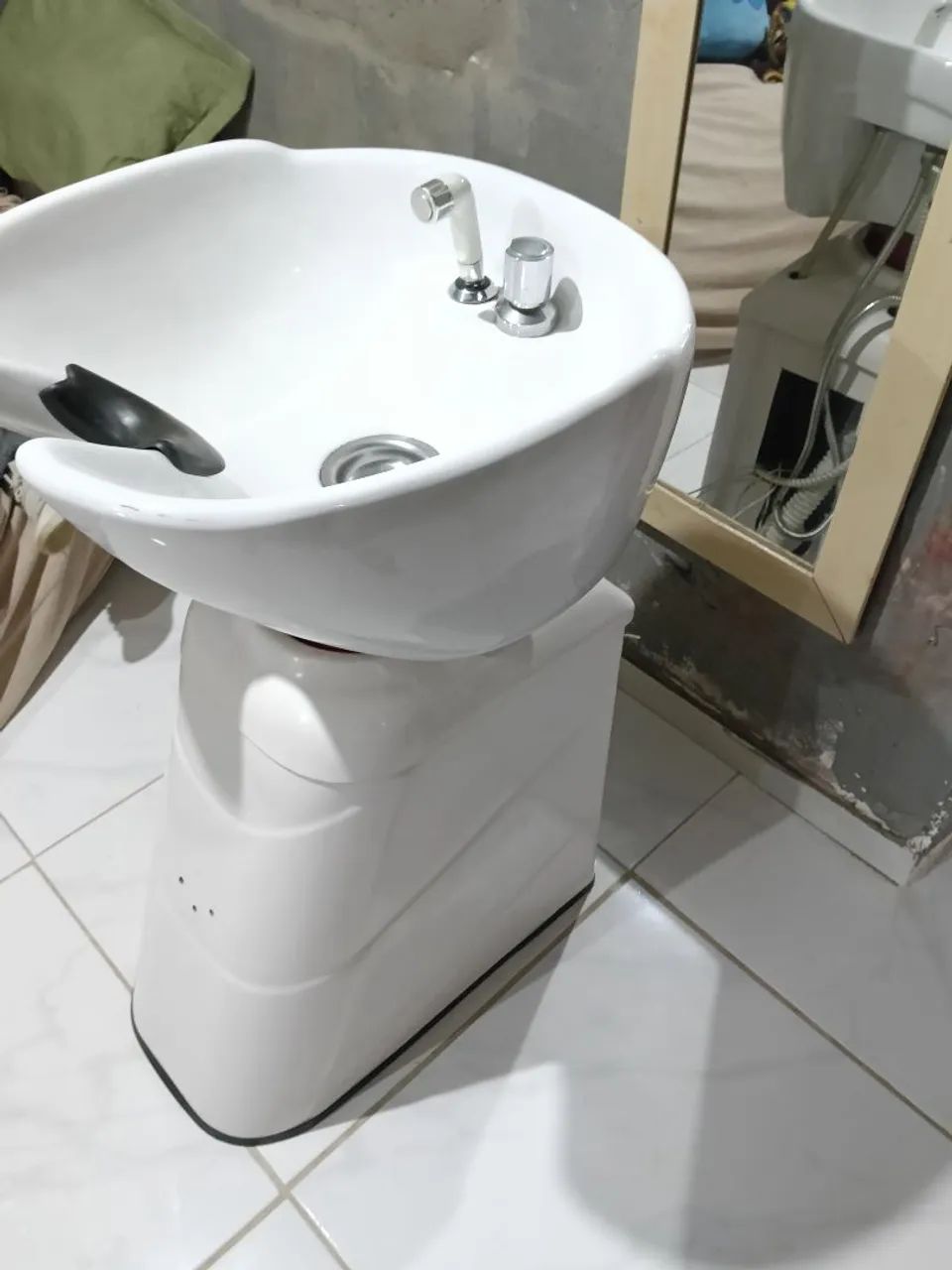 Lavatório de louça para salão de beleza