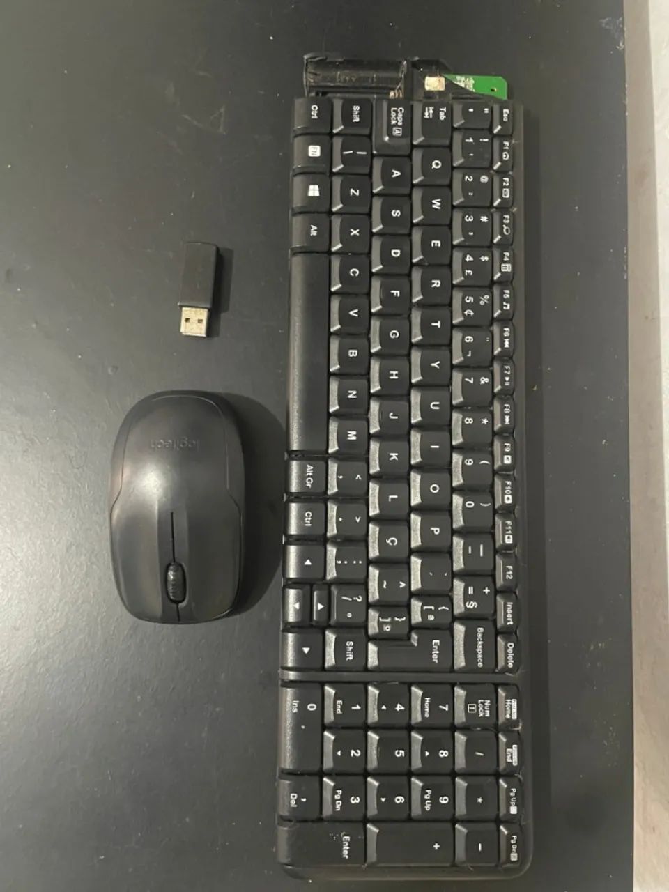 Teclado e Mouse sem fio Logitech MK220 (Detalhes Estéticos)