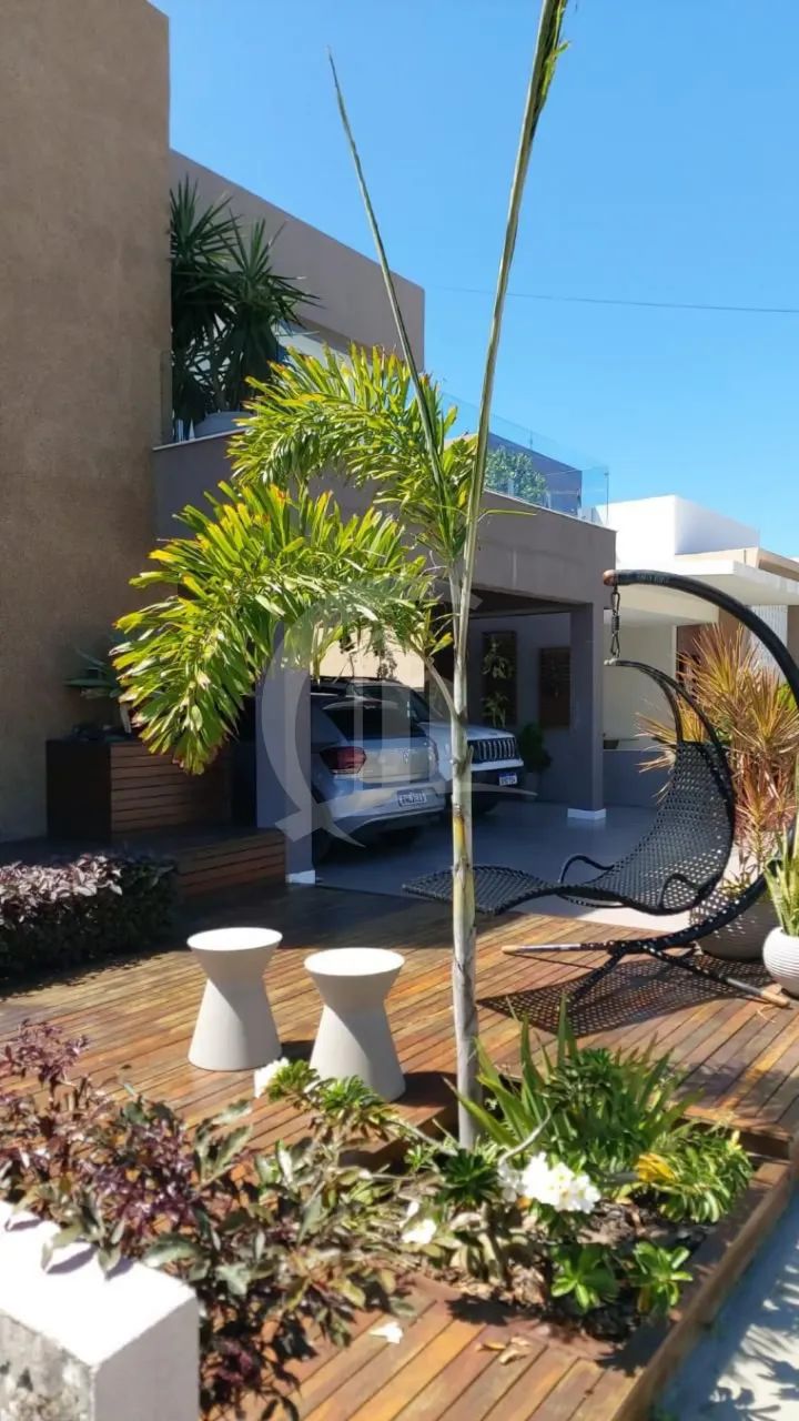 Casa com 4 Quartos, Suíte com Banheira e Ampla Área Interna no Condomínio Biratan Carvalho