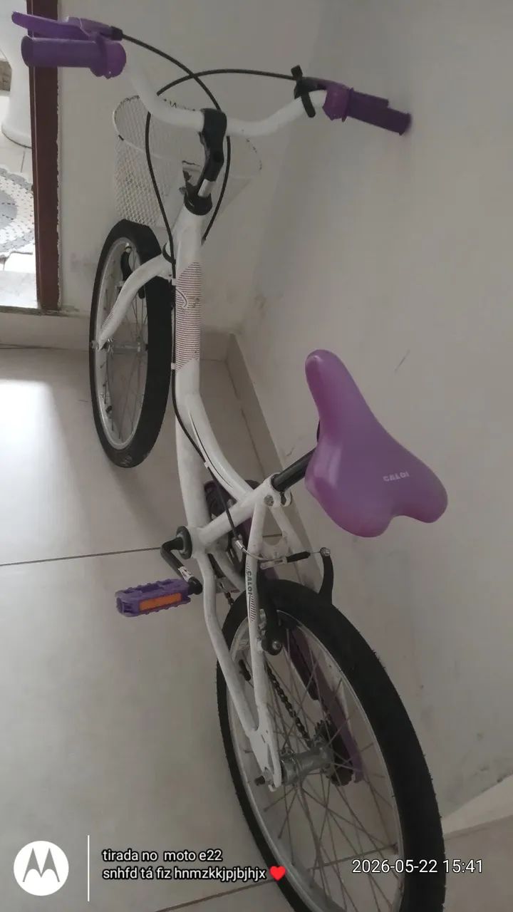 vendo uma bicicleta infantil aro20 