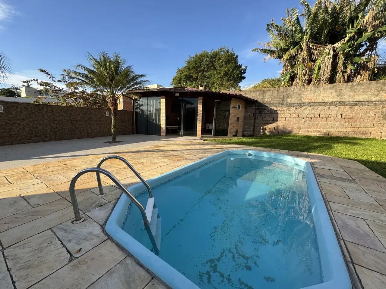 Casa de Alvenaria Com Piscina Aquecida