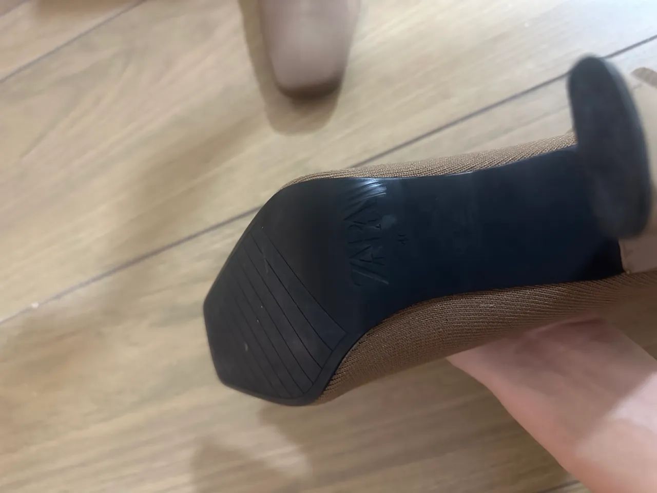bota zara cano médio nova tam 39  - Foto 3