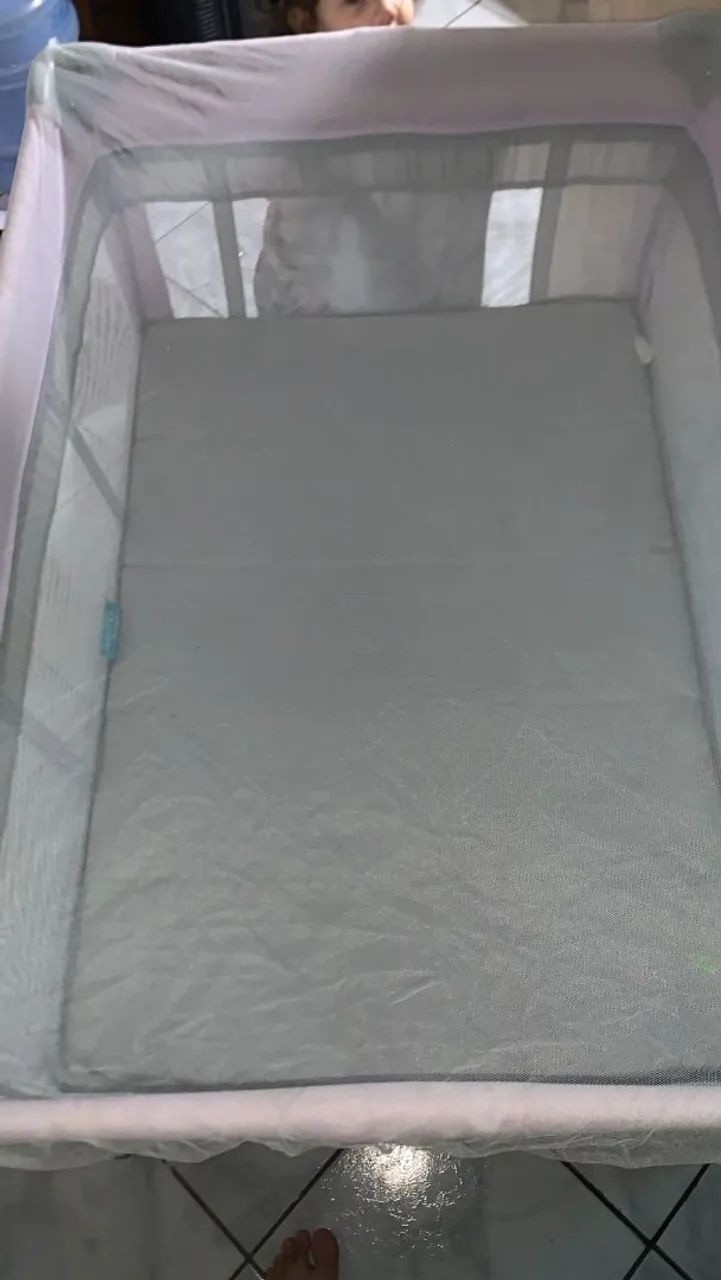 Berço de bebê com colchão 