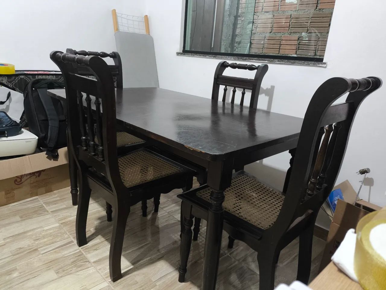 Mesa madeira com 4 cadeiras assento em palhinha 
