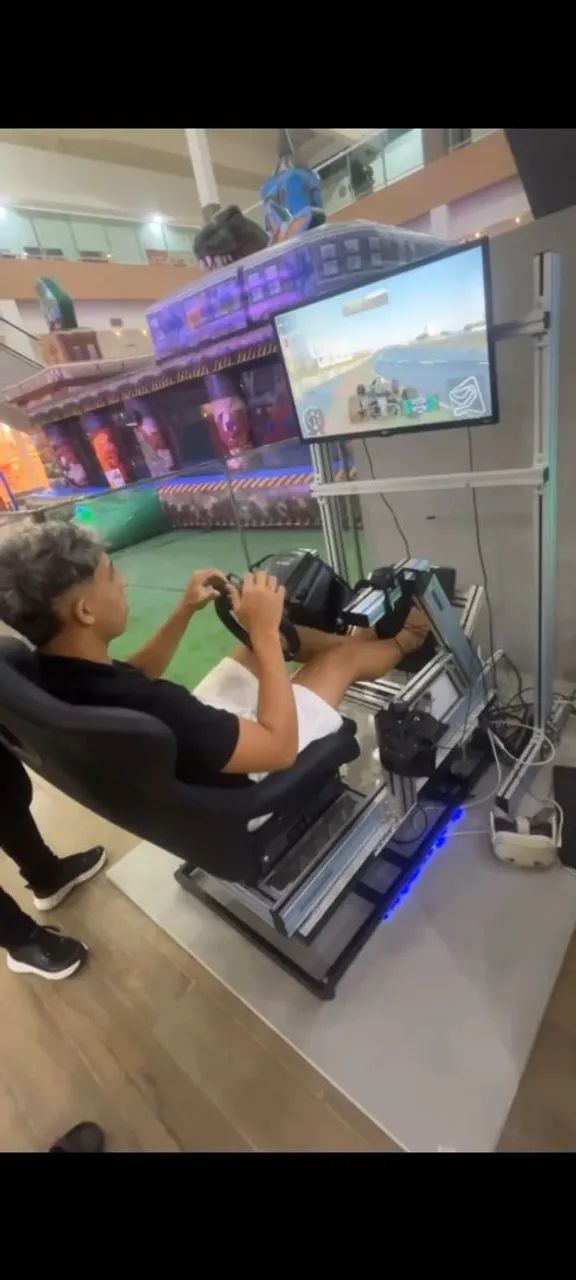 Simulador de corrida completo com plataforma de movimento 