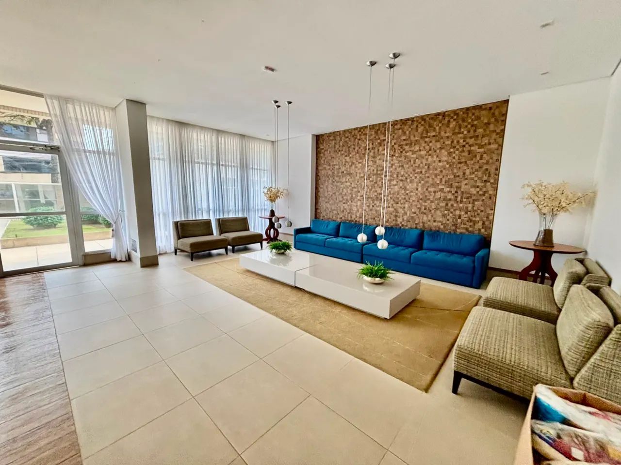 APARTAMENTO 2/4 COM SUÍTE E VARANDA MOBILIADO LUXO NO COSTA AZUL EDIFÍCIO MIRAMAR  - Foto 5