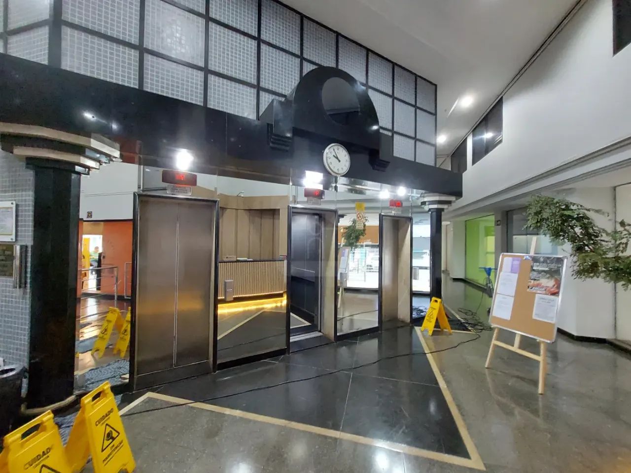 Sala comercial para locação e venda no bairro Centro - Foto 3