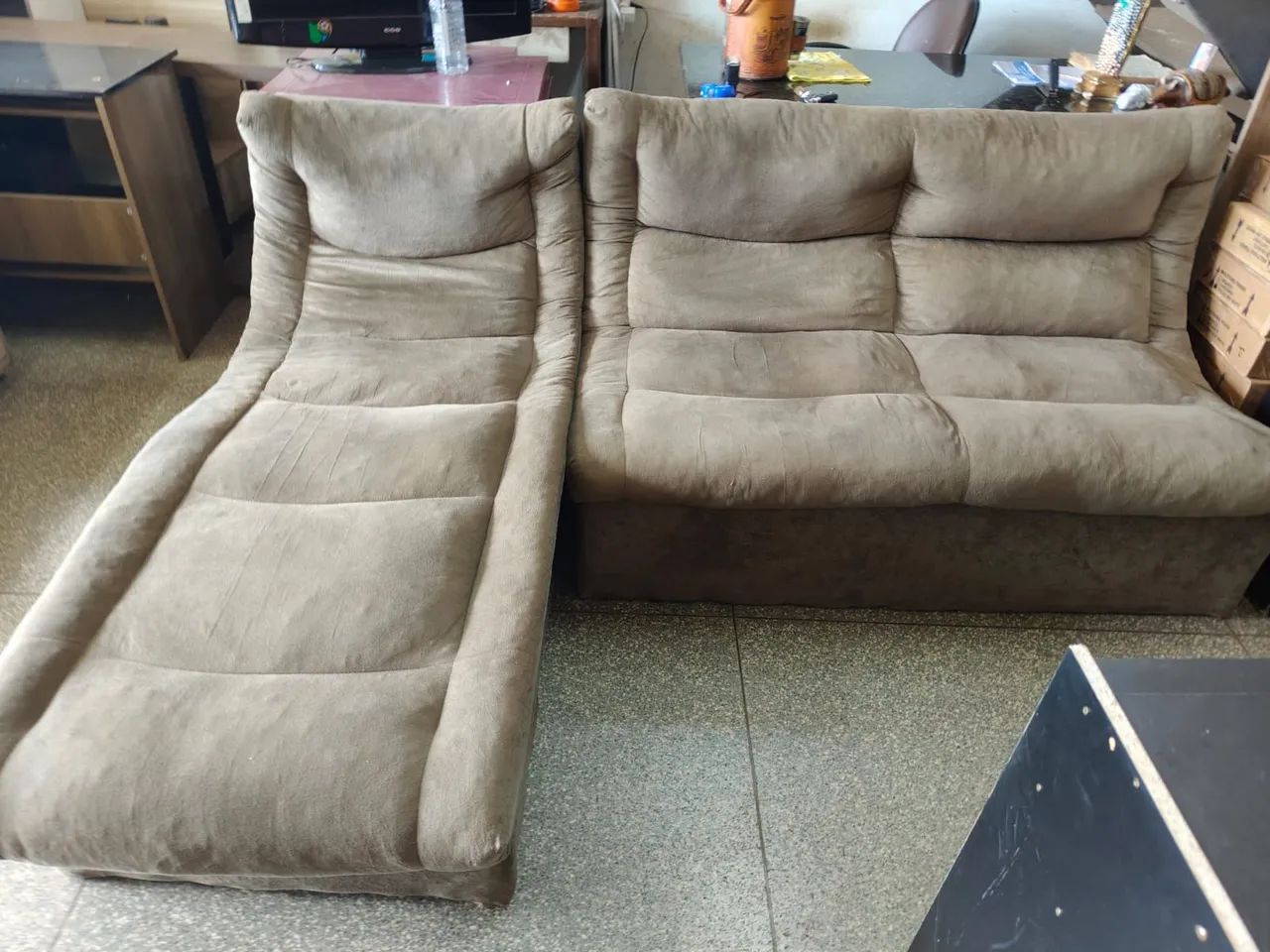 Sofá com chaise 2.15cm x 1.60cm conservado ((ENTREGO GRATIS)) - Foto 5