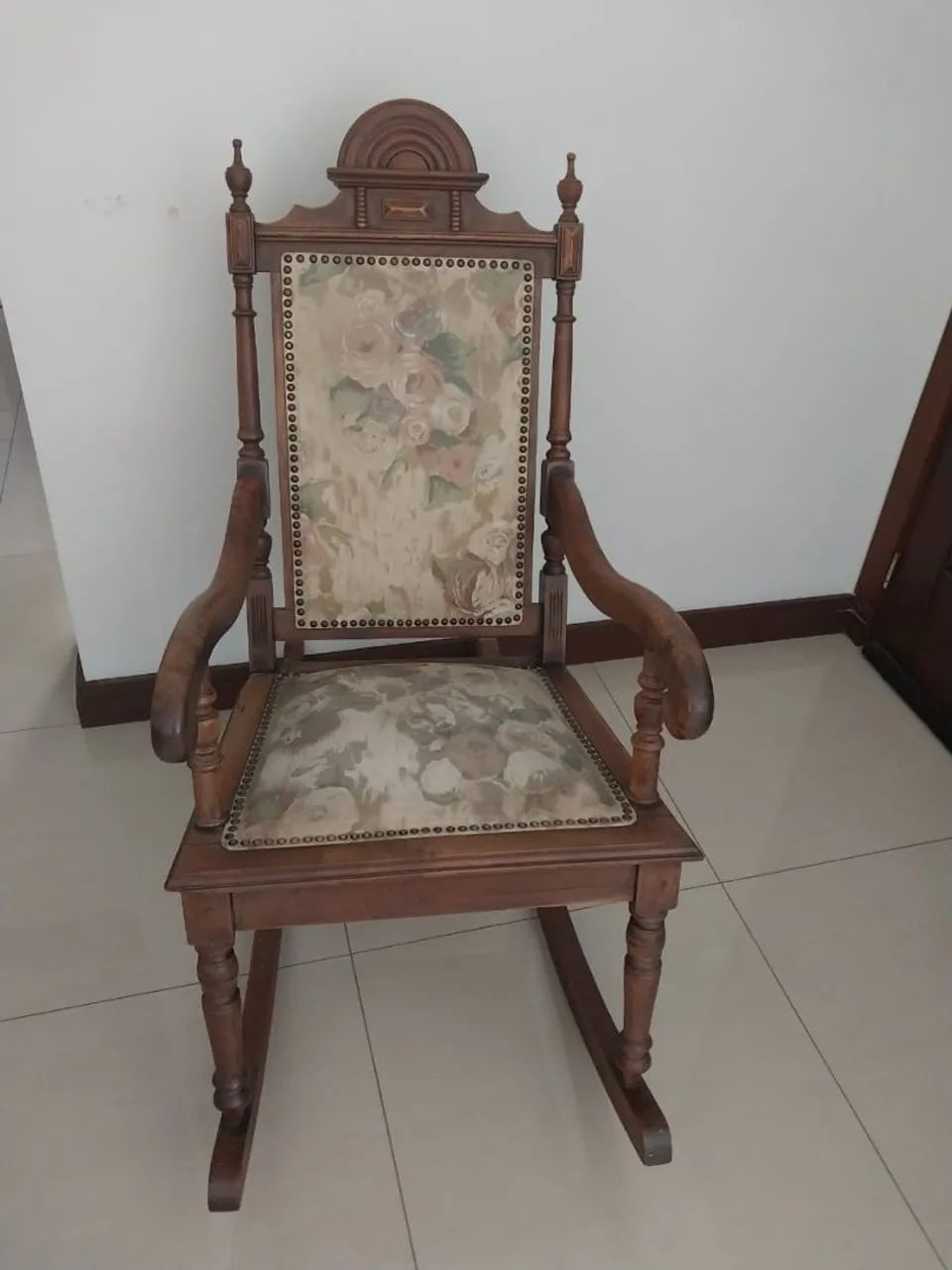 Cadeira de balanço antiga