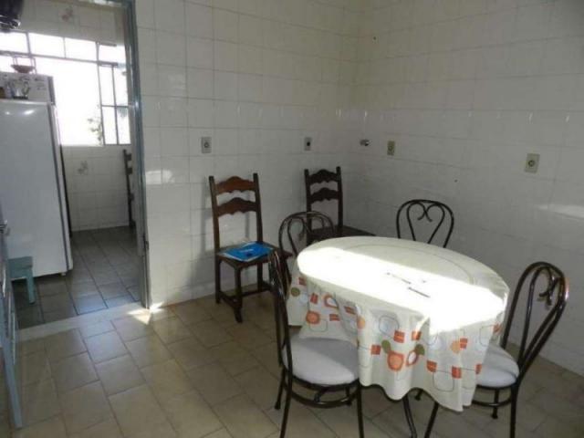 Casa em lote amplo, 3 quartos, quintal, 3 vagas - Foto 4