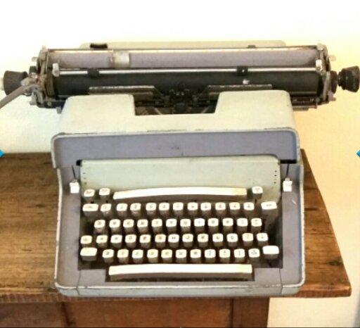 Máquina de escrever anos 60