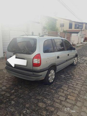 Vendo zafira 2011 GNV 7 lugares - Foto 3