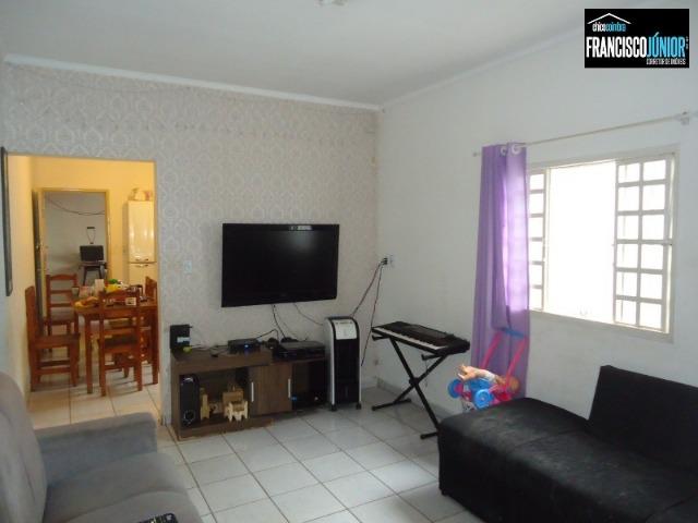 Casa no Setor Coimbra, 3 quartos (1 suíte), ótima localização, encostado no Hiper Moreira - Foto 9