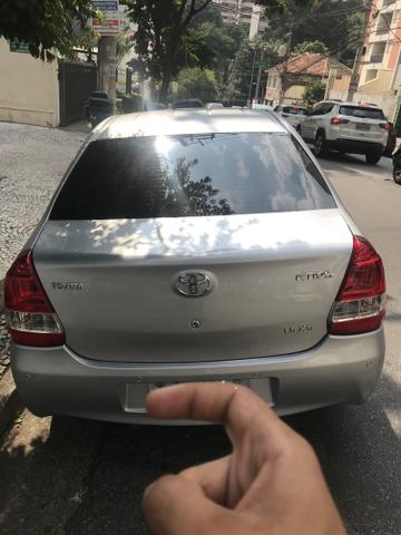 Toyota etios xs sedan 1.5 14/15 - Foto 5