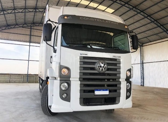 CAMINHÃO COM BAÚ BITRUCK 9,5M VW 30.330 8X2