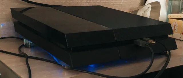 Ps4 modelo FAT Black piano, com SSD de 1 tera, único dono ,impecável, leia a descrição