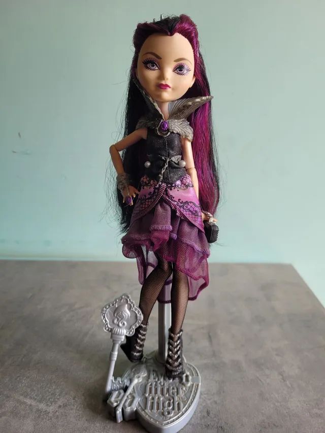 Boneca Ever After High - Jogos de Dragões - Raven Queen - Mattel