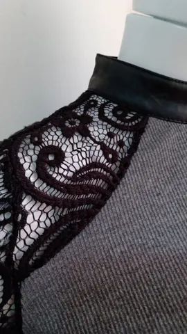 Blusa em malha canelada com renda - Foto 2