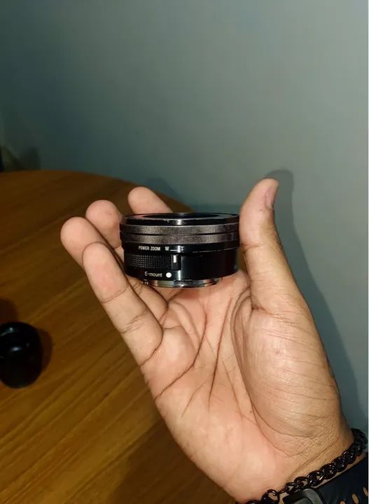 Lente Sony E 16-50mm OSS f/3.5-5.6